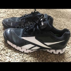 Men’s size 8.5 Reebok shoes.